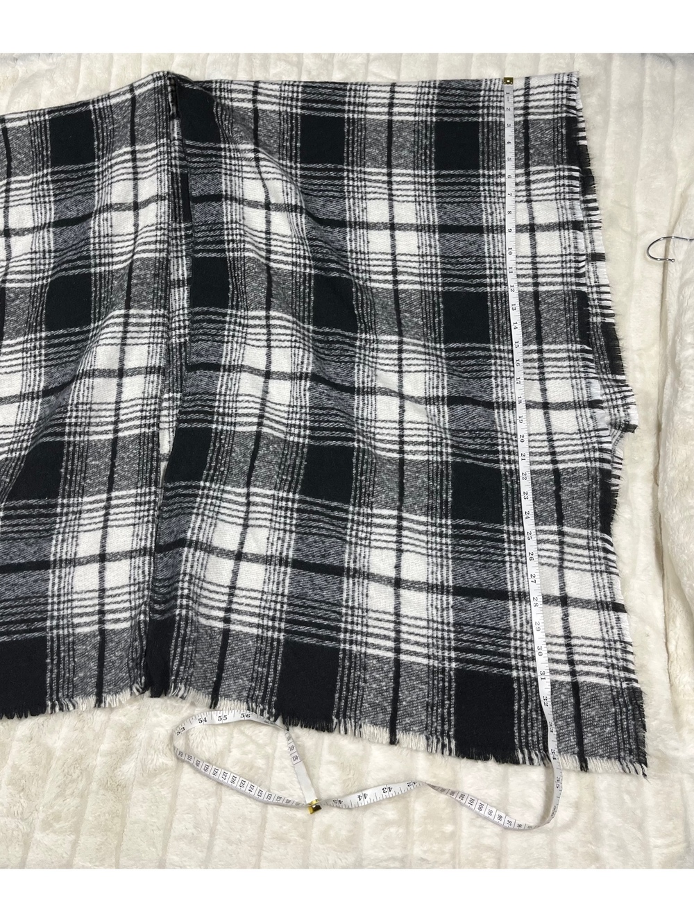 Old Navy OS White Black Plaid Fall Casual Outdoor Preppy Classic Festival Shawl